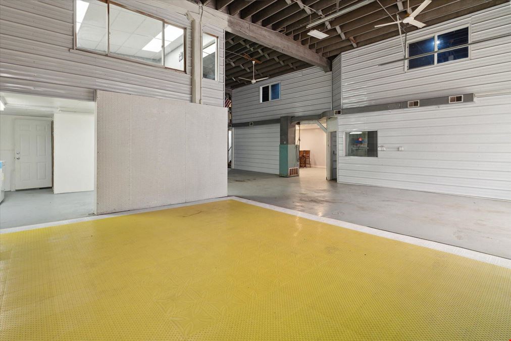 206 W Louis Glick Hwy