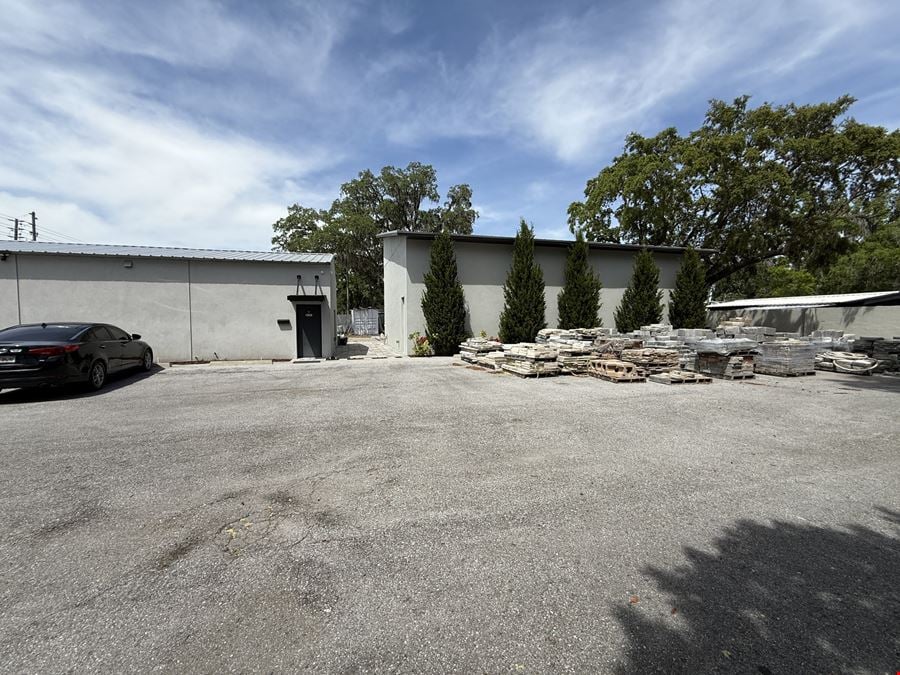 RARE 1.24 AC High-End Showroom/Offices/Warehouse- Hwy 41