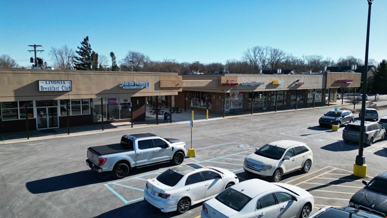 Preview of Retail space for Rent at 17176 Farmington Rd