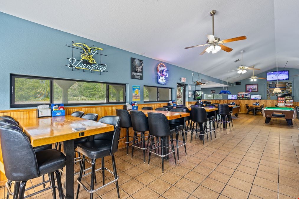 Restaurant Sports Bar & Grill, Edgewater, FL - R/E incl