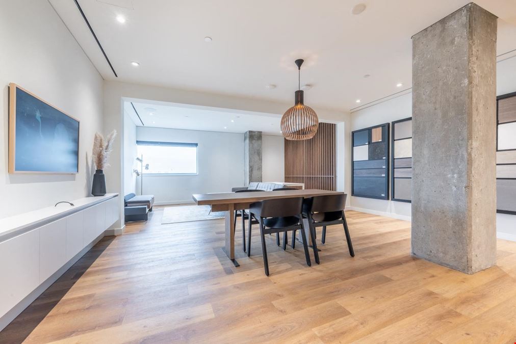 555 Richmond Street West 