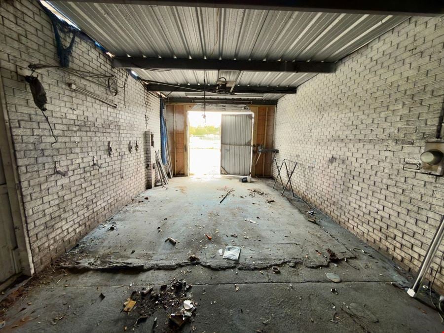 Freestanding Retail Building | Corner Lot