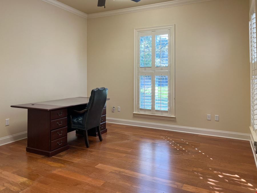 Gonzales Garden Office Ideal for Owner Occupant or Investor