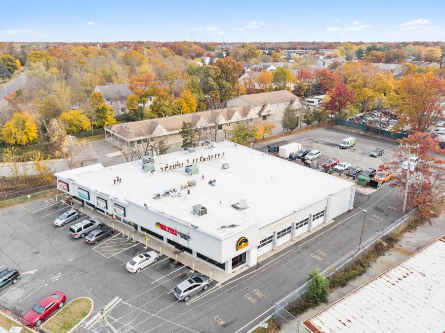 100% OCCUPIED 4 TENANT NEIGHBORHOOD STRIP CENTER