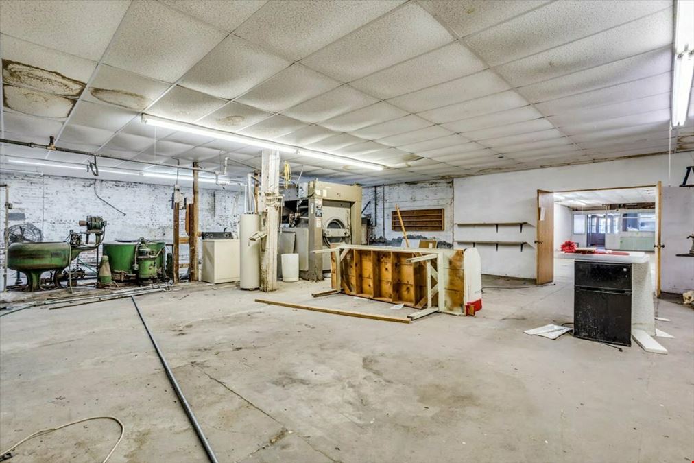 214 S Main St, McPherson