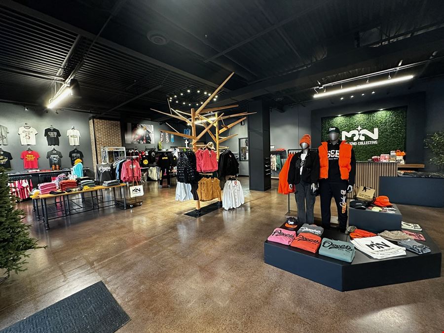 Retail/Showroom/Warehouse Building For Sale
