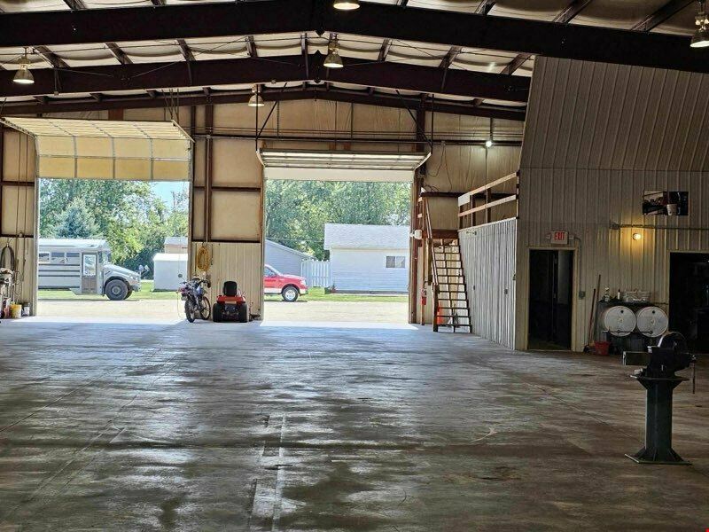 Industrial Building w/ 22.33 Acres