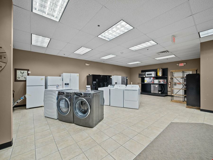 17,835 sqft Retail Showroom Space