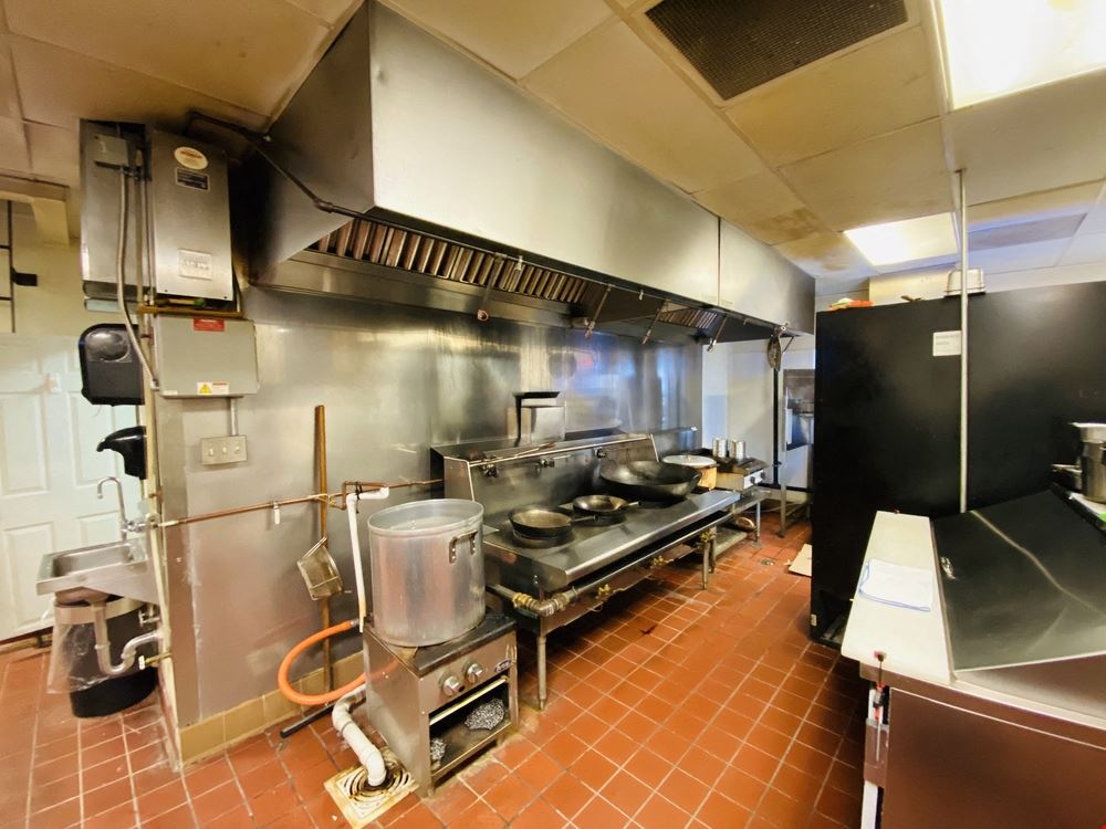 4,286' Restaurant w/ Drive Thru, on 1.35 acres