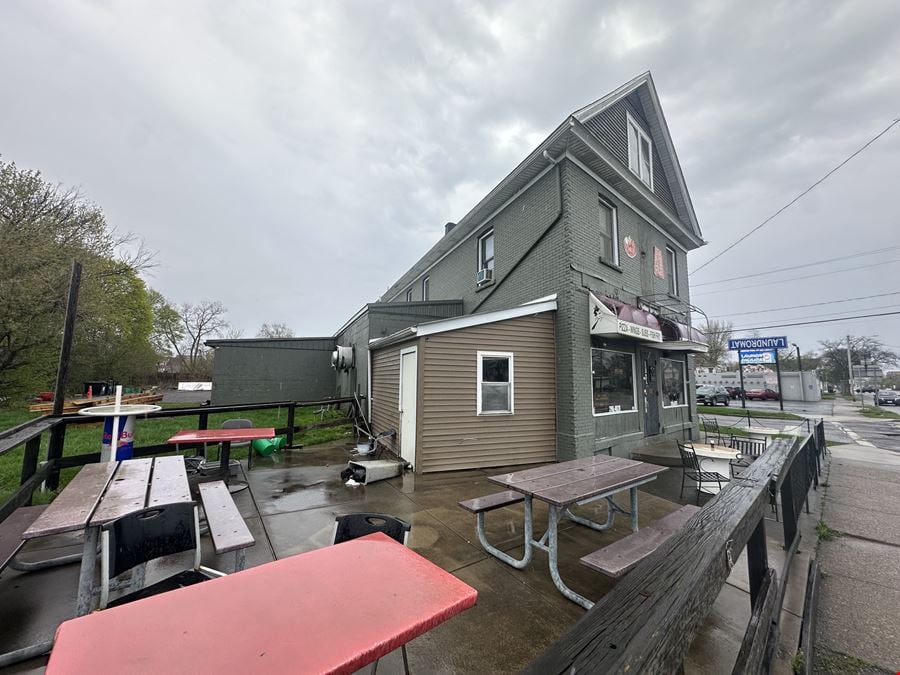 2201 Hyde Park Blvd - Restaurant For Sale