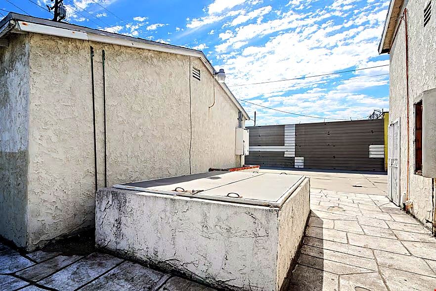 1108 E 84th Place