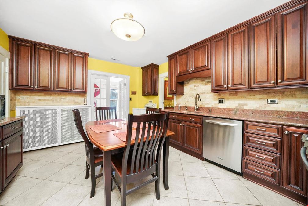 1303 W Chicago Ave, Chicago, IL