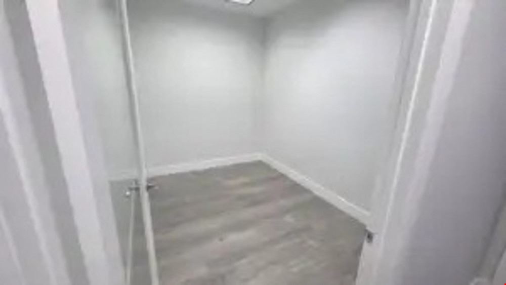 1736 SF Suite 203 PROFESSIONAL & MEDICAL OFFICE SPACE FOR LEASE