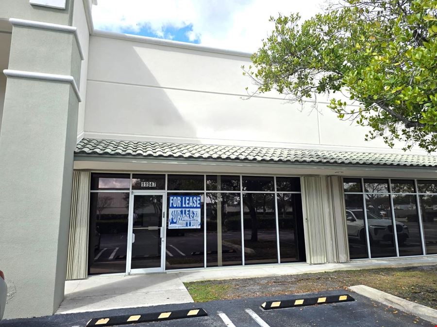 Office / Warehouse 2,021 +/- SQFT