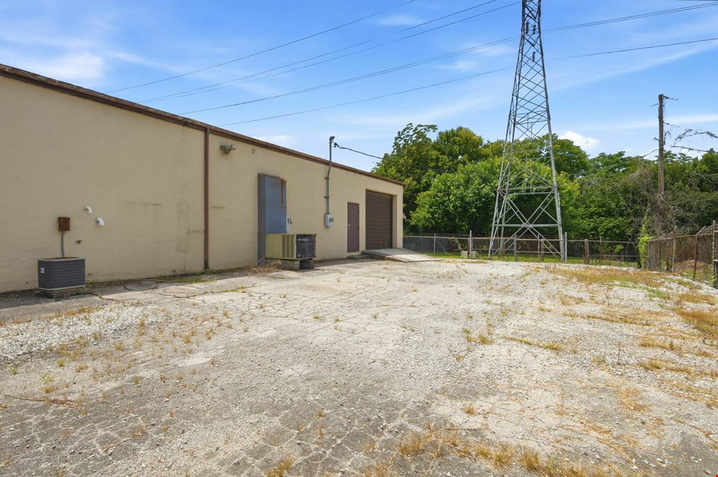 3,806 SF Office/Warehouse Flex Building