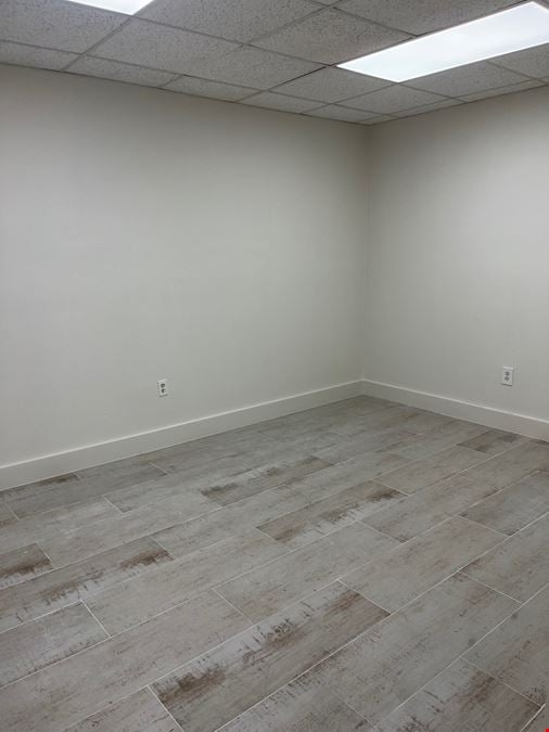 High-Visibility End-Cap Office