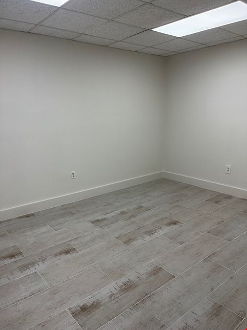 High-Visibility End-Cap Office