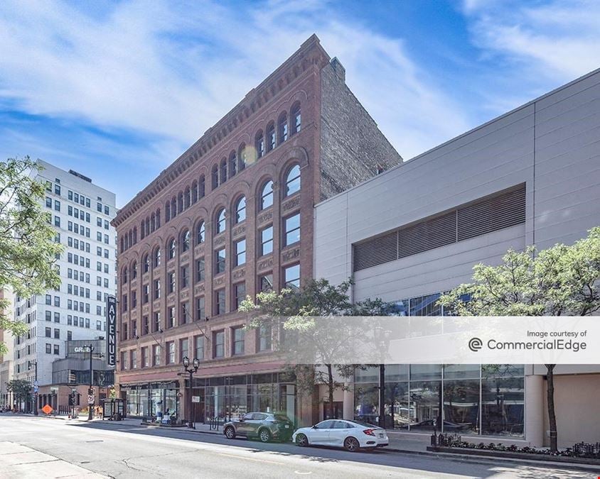 The Avenue - 275 West Wisconsin Avenue