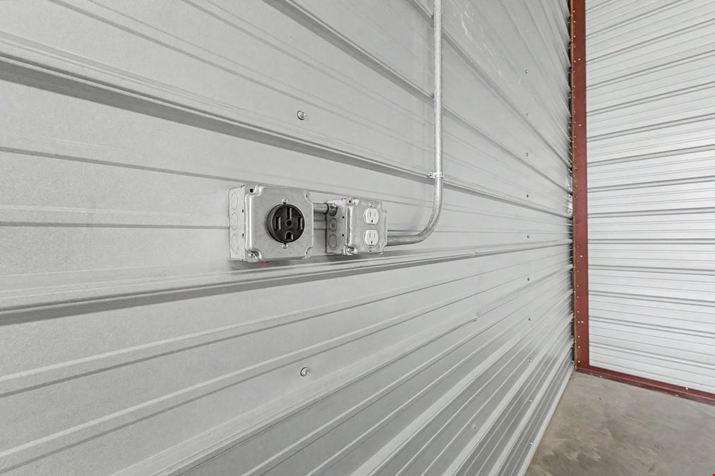 Southway Luxury Storage | 1,400–2,240 SF Units
