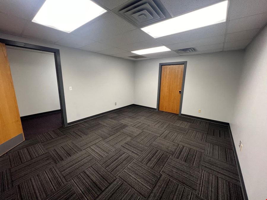 31 W Downer PI, Aurora, IL 60506
