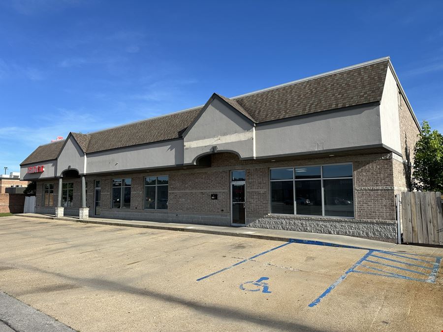 1,755 SF Restaurant / Retail Building For Lease in St Robert