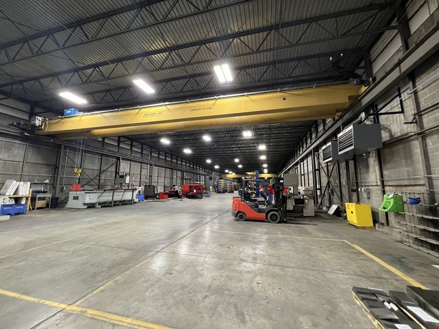 WAREHOUSE WITH CRANES