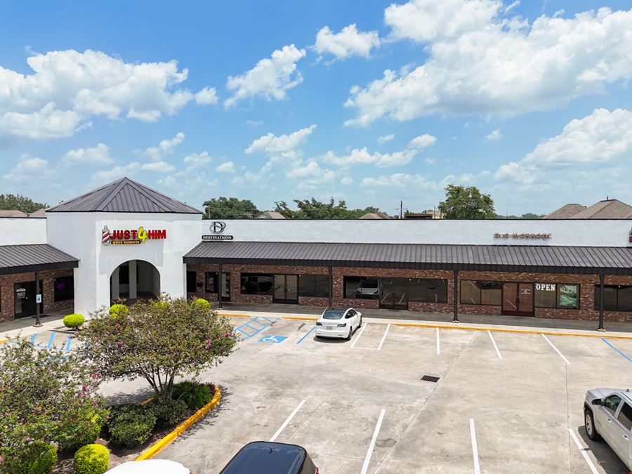Retail Suites at the Oak Grove Plaza