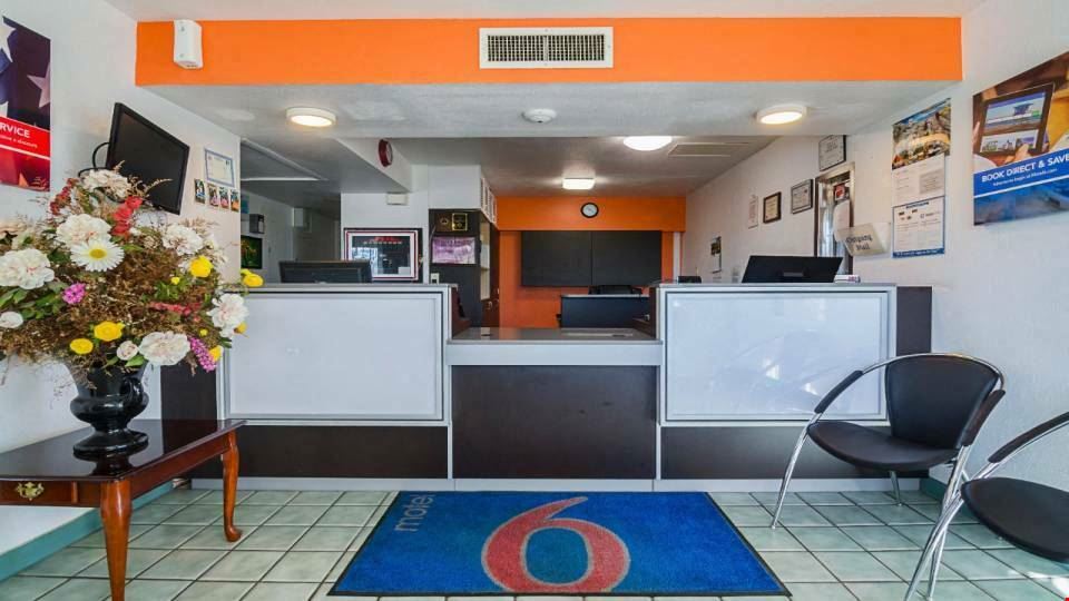 Motel 6 Mitchell