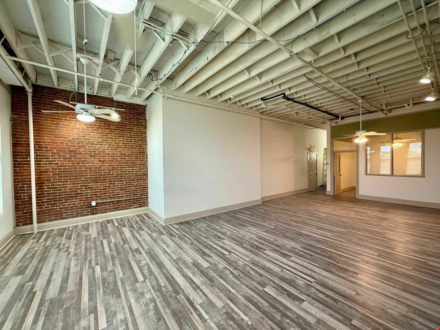 2,000 SF Retail/Executive Office on Park Central West Downtown Springfield