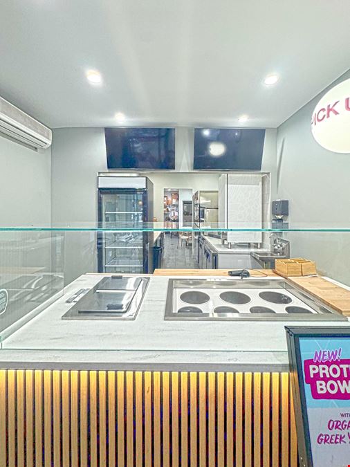 600 SF | 58 West 8th Street | Turnkey Space with Basement & Glass Frontage for Lease