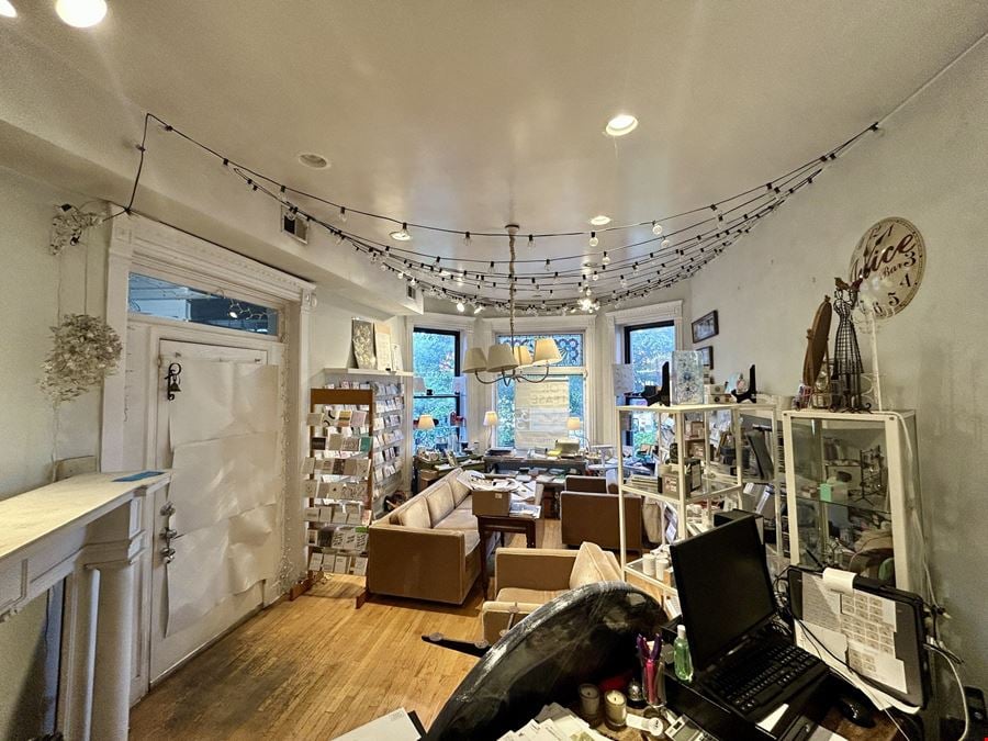 2438 N Clark - +/- 1,750 SF Commercial Space for Lease