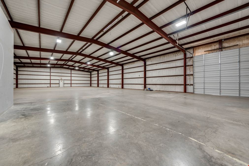 2 Bay Warehouse Near Downtown Midland, TX!