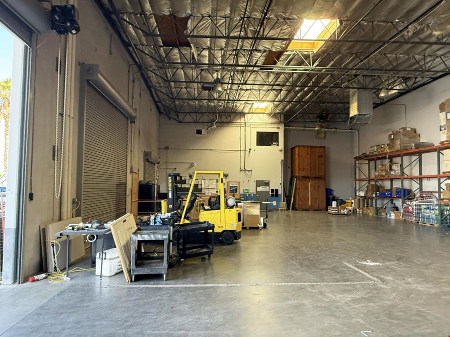 ±13K office/whs bldg with secured yard (±0.97 acre)