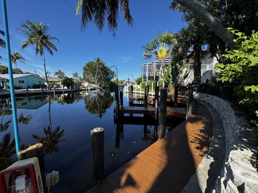 Bayshore Inn and Docks