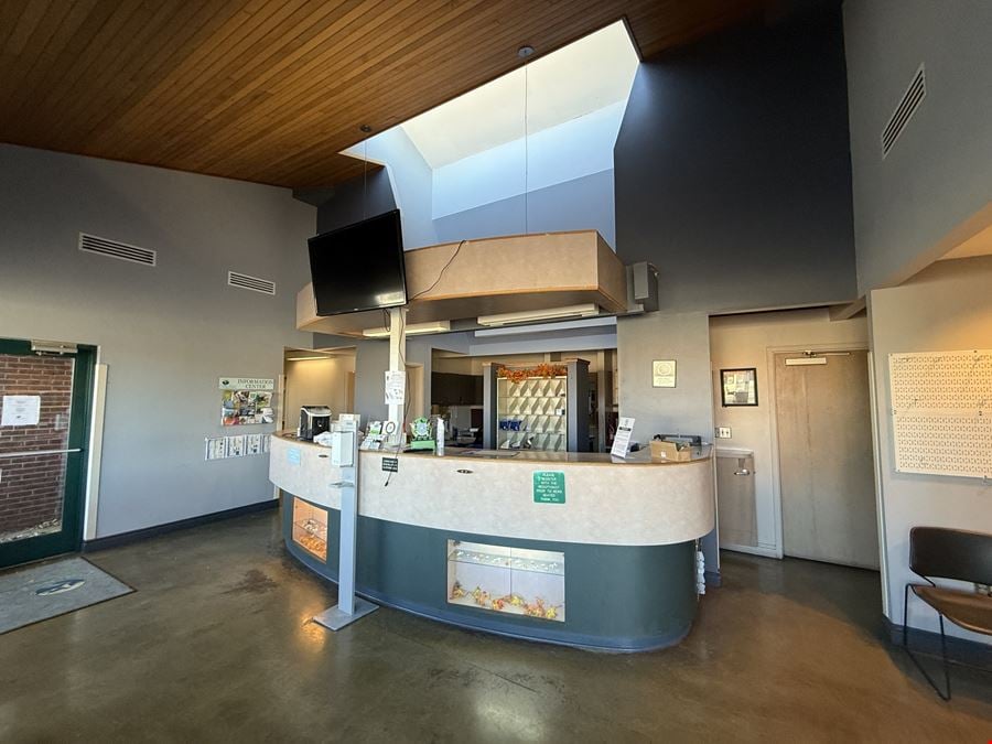 7,265 SF Former Vet Clinic | Ready for Medical Use