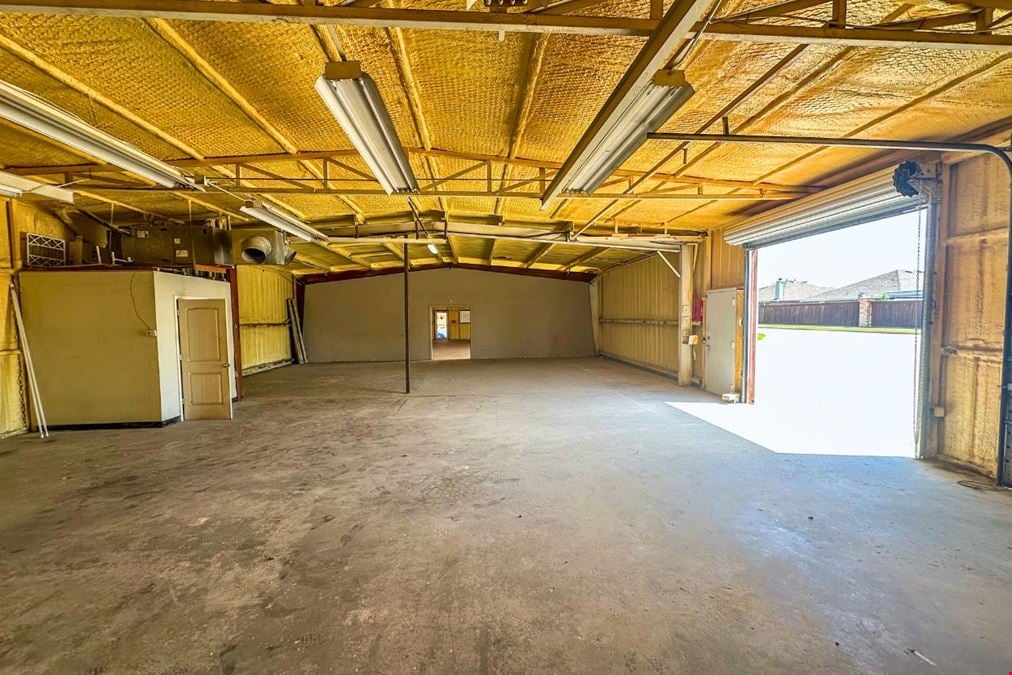 4,000 SF WAREHOUSE OFF I-35 W