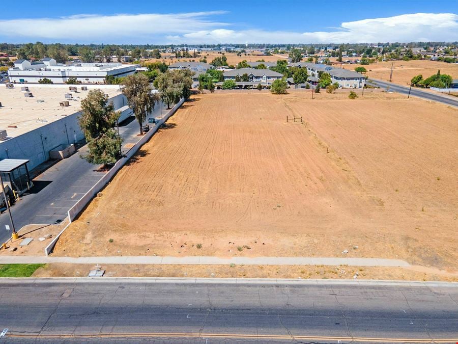 ±1.59 Acres of Prime Retail Land off CA-99 in Madera, CA