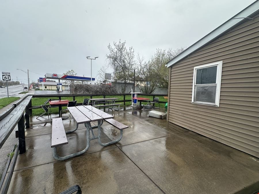 2201 Hyde Park Blvd - Restaurant For Sale
