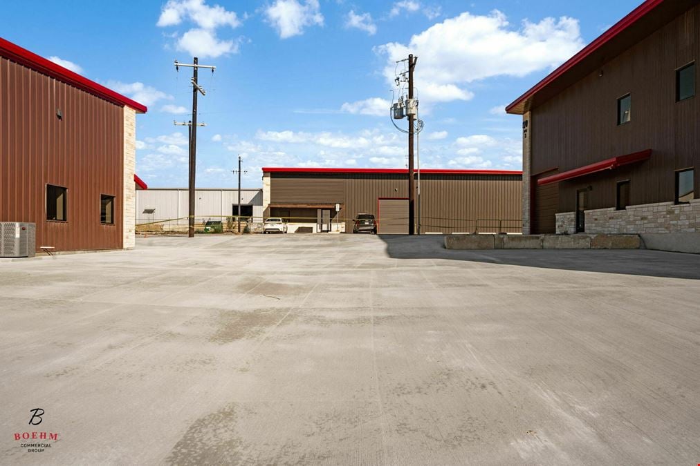 Warehouse/Office Building For Lease in Boerne Texas