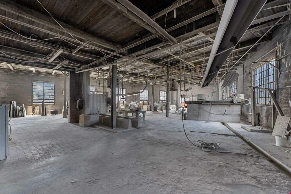 1085 E Delavan Ave - 21,400+/- SF Retail/Industrial Space
