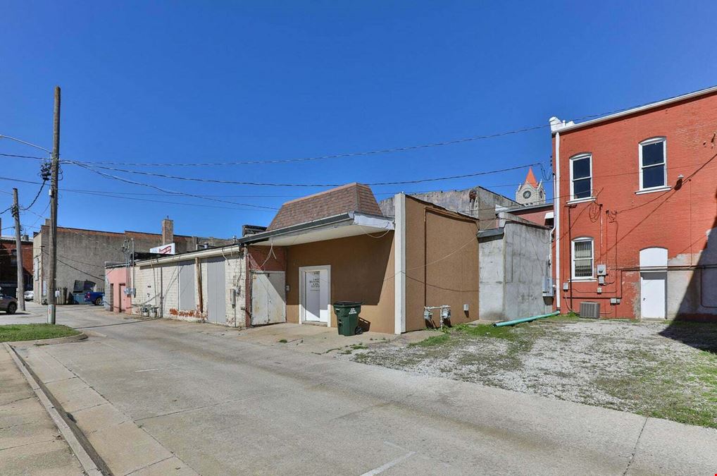 OFFICE FOR SALE ON THE DOWNTOWN SQUARE IN NEVADA MO