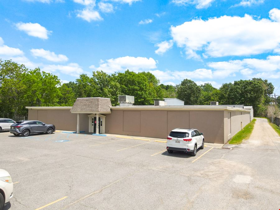 ±43,000 SF Showroom and Warehouse Opportunity along Airline Hwy