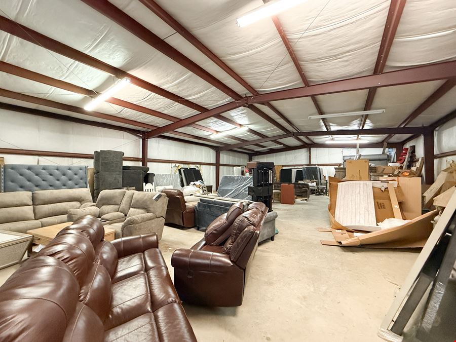 Industrial Warehouse with Covered Storage in Luling