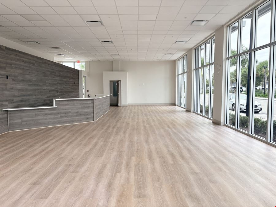 Prime Retail Space In Fruitville Commons