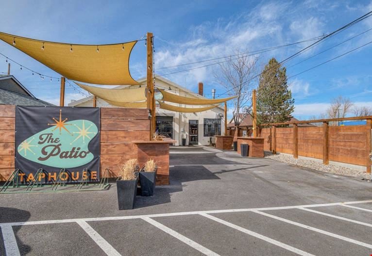 Taphouse with Kitchen & Food Cart Pads