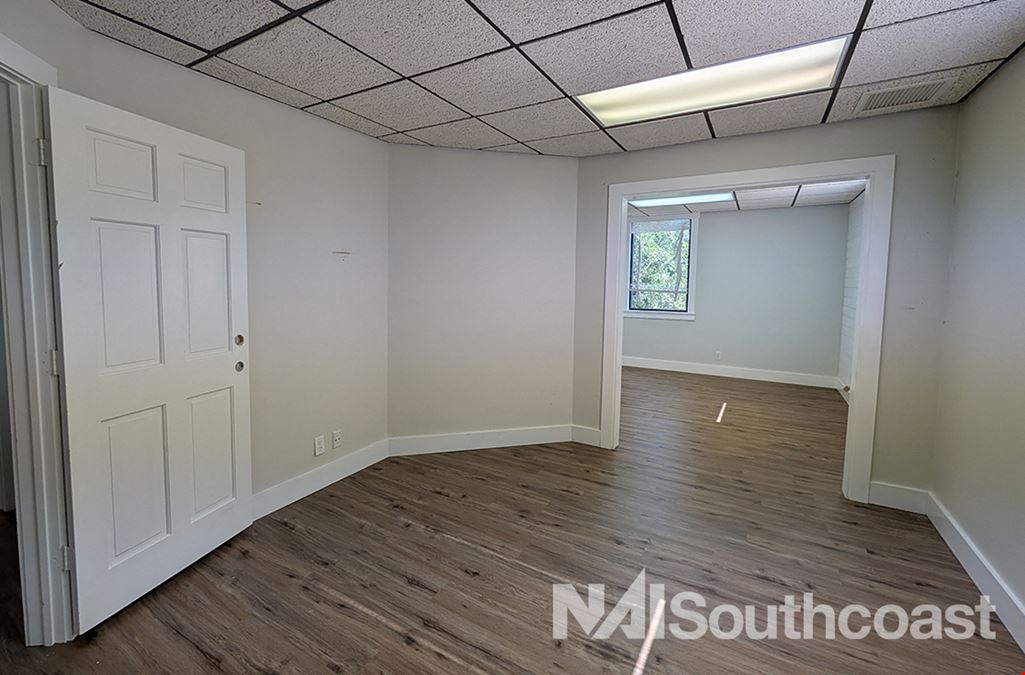 ±1,253 SF - West Bridge Office