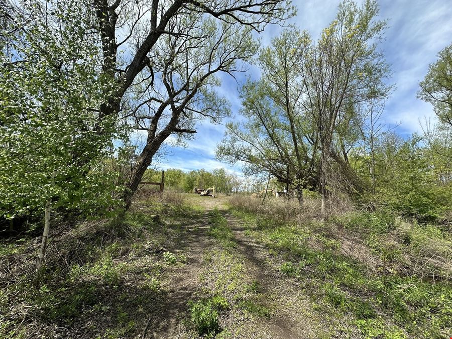 157-171 Willow Rd - 1,874+/- SF Junkyard Property