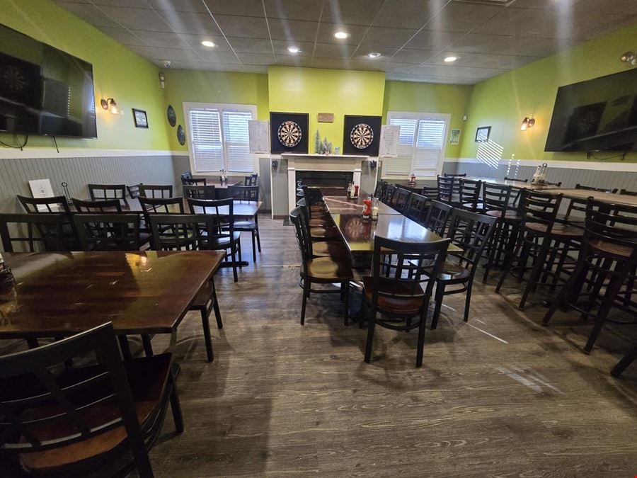 Fully functional Lincoln restaurant with liquor license & real estate