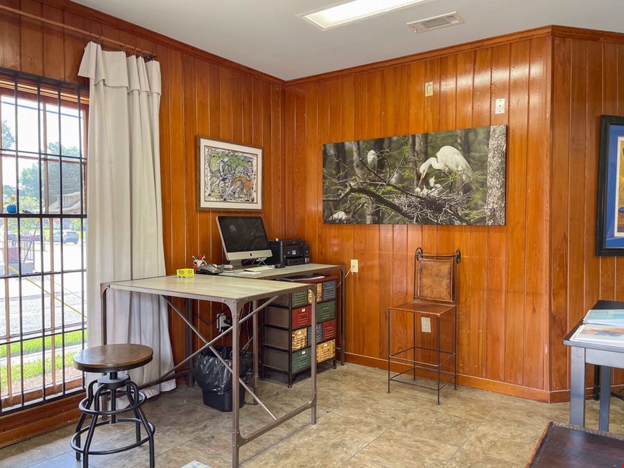 ±2,000 SF Office/Retail at Mid City Signaled Intersection