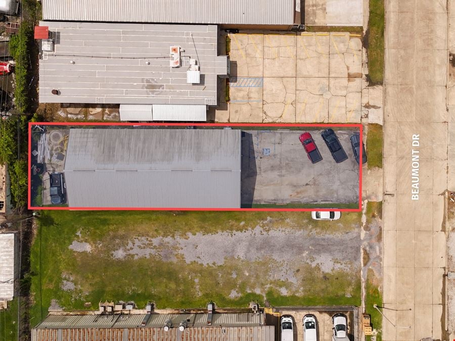 ±3,600 SF Renovated Office/Warehouse with Live/Work Setup